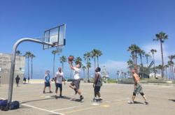 东契奇重要时刻重返赛场，勇士带队取胜！全场沸腾不已